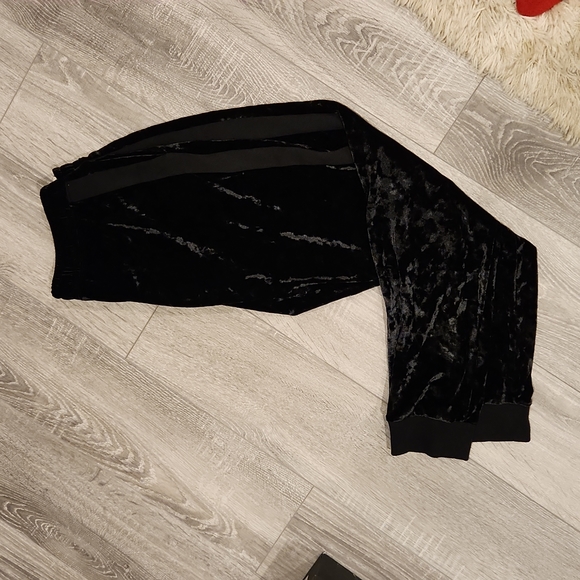 NWT crushed velvet VS Pink joggers - Picture 3 of 7